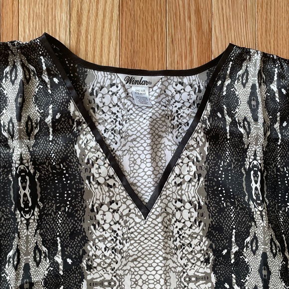 Winlar Long Caftan Dress Womens One Size Black Gray Snake Print V Neck Maxi NWT - Picture 2 of 9